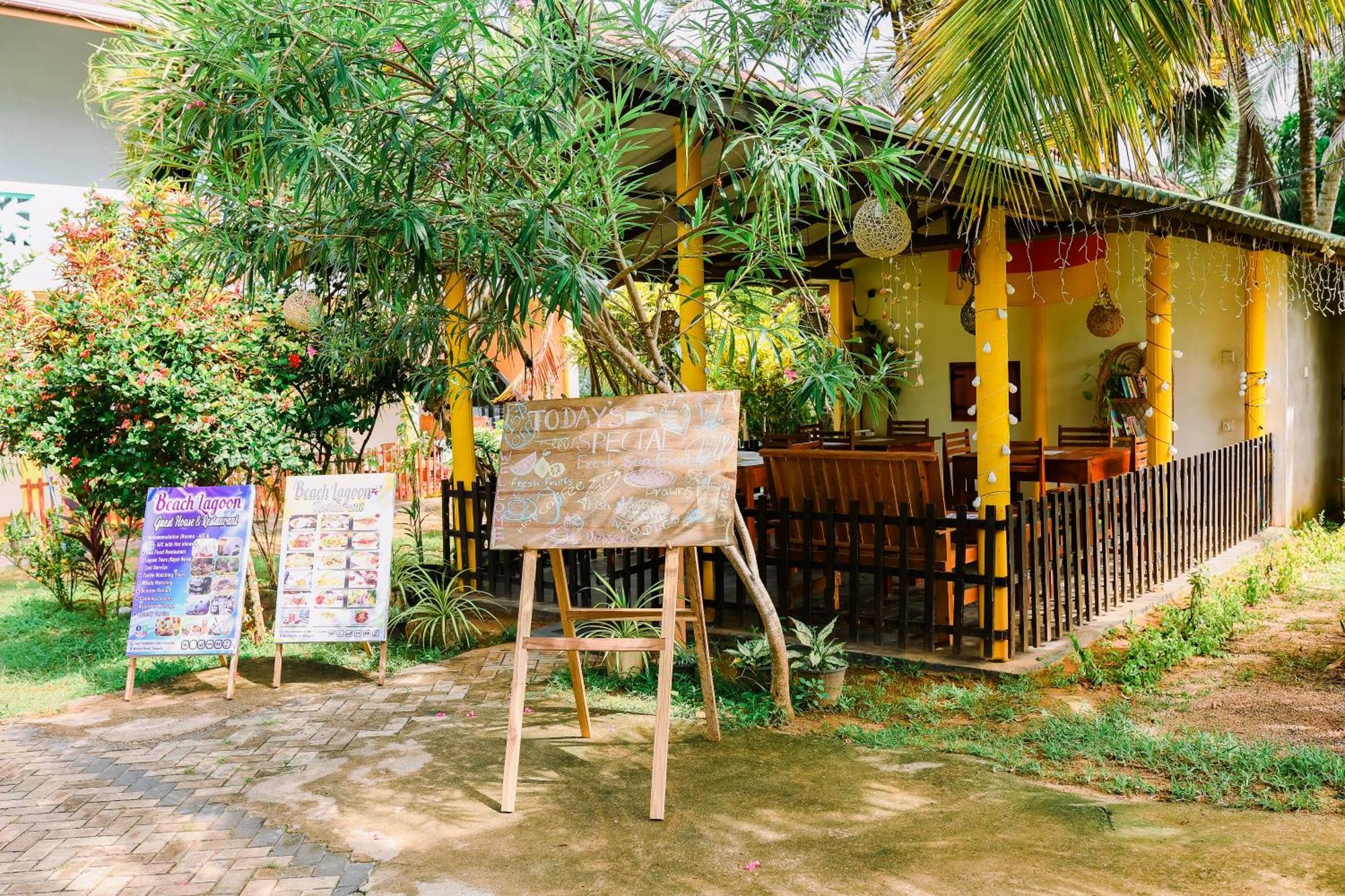 Beach Lagoon Guesthouse Тангале Екстериор снимка
