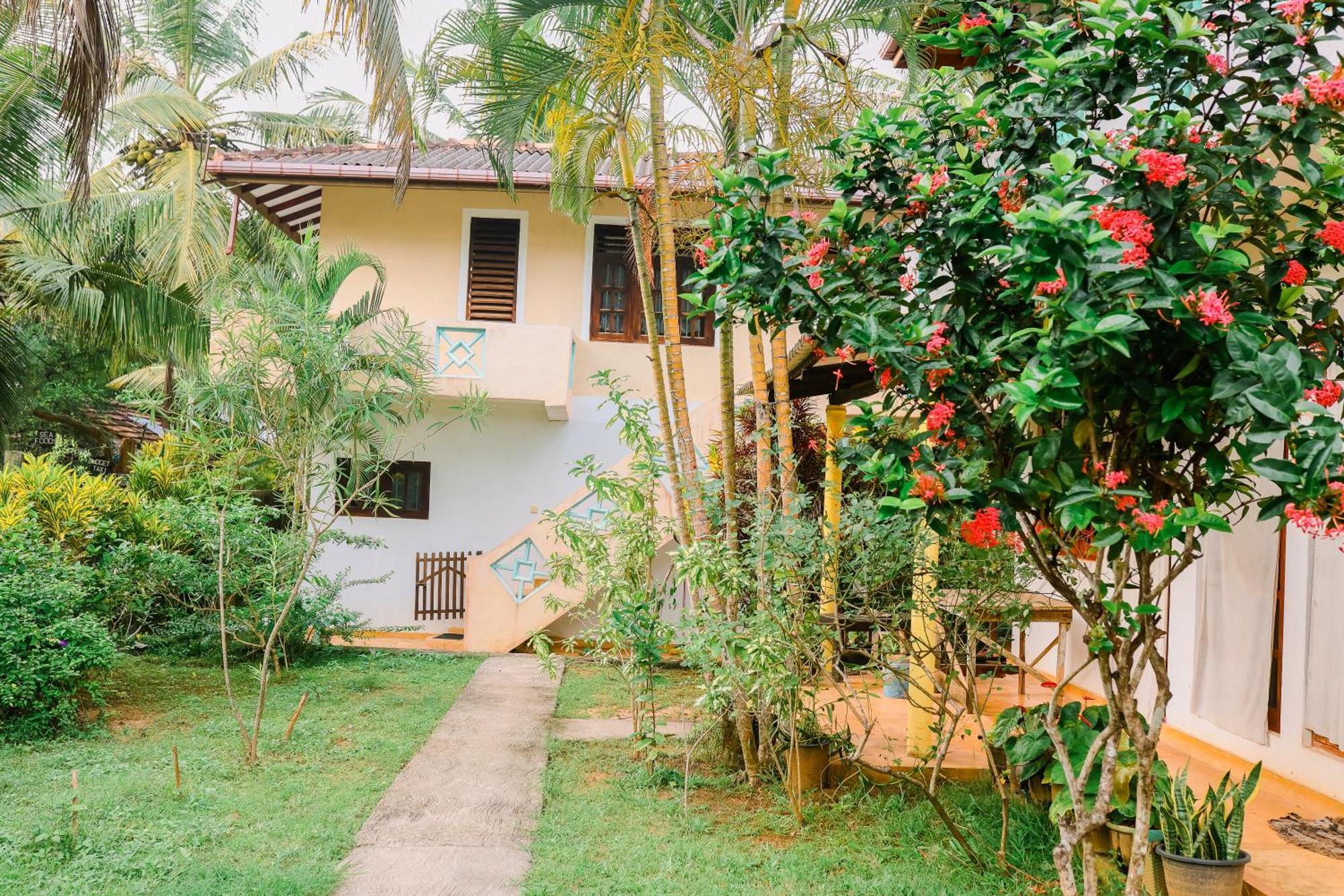Beach Lagoon Guesthouse Тангале Екстериор снимка