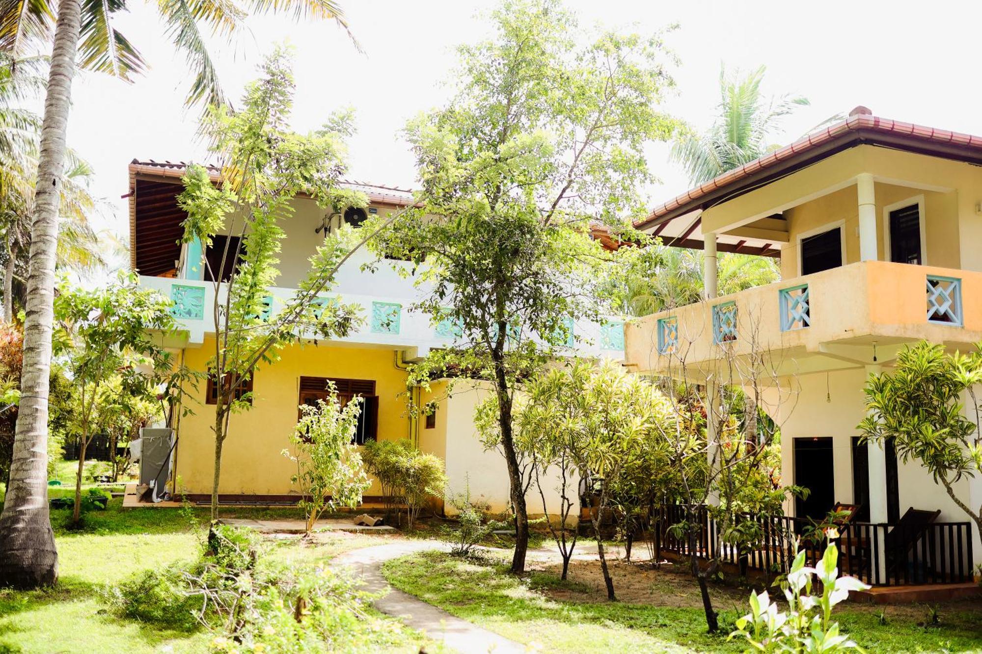 Beach Lagoon Guesthouse Тангале Екстериор снимка