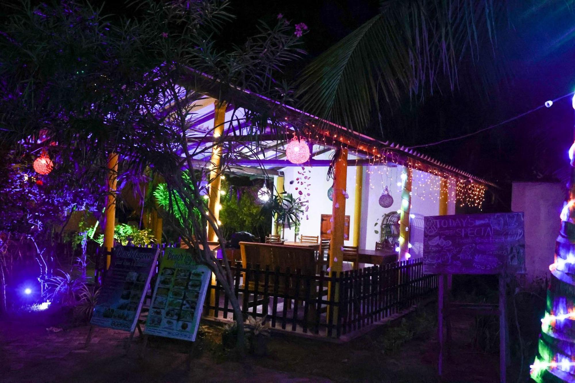 Beach Lagoon Guesthouse Тангале Екстериор снимка
