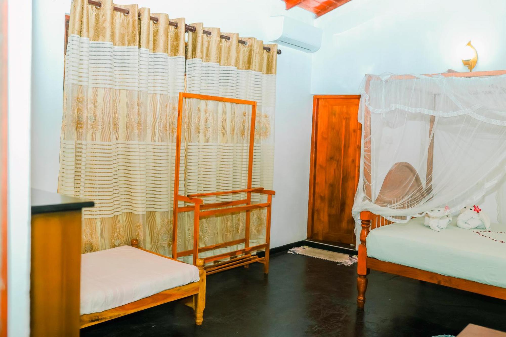 Beach Lagoon Guesthouse Тангале Екстериор снимка