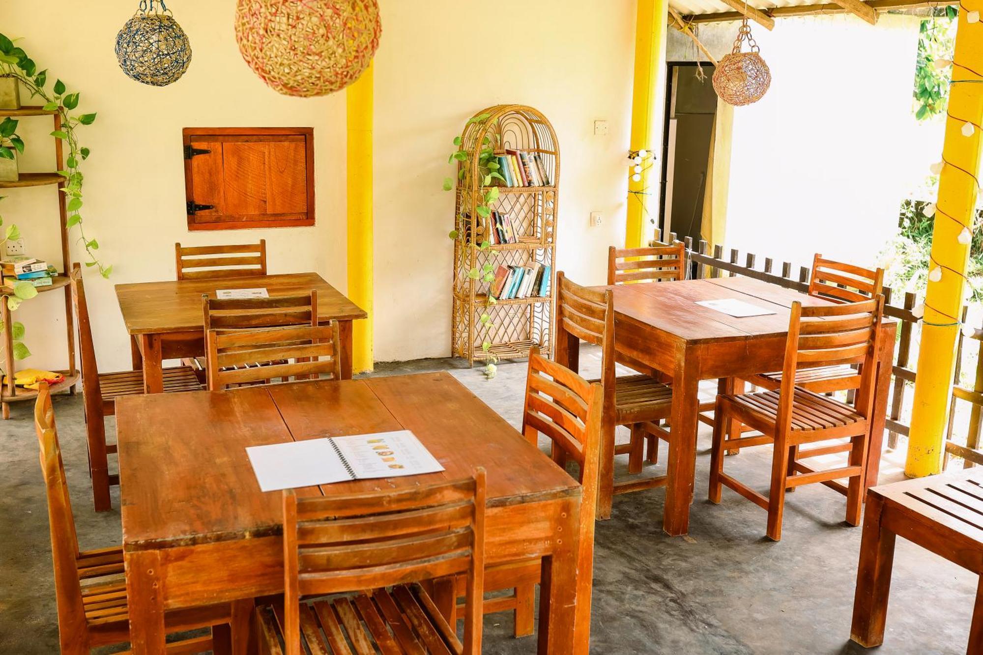 Beach Lagoon Guesthouse Тангале Екстериор снимка