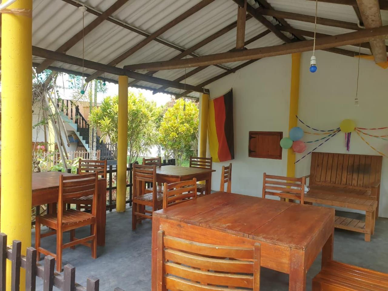Beach Lagoon Guesthouse Тангале Екстериор снимка