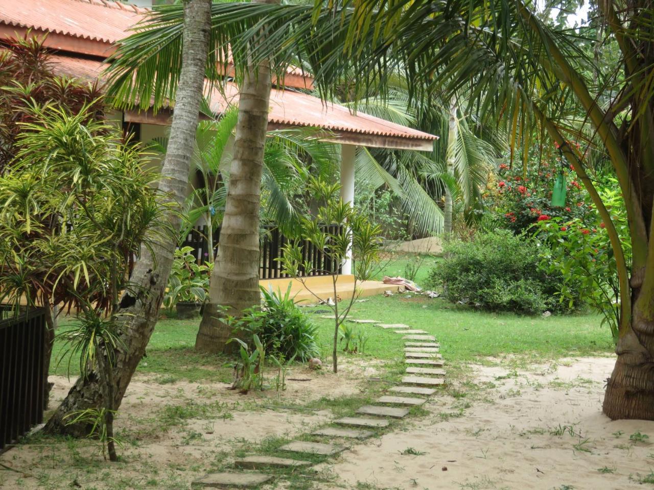 Beach Lagoon Guesthouse Тангале Екстериор снимка