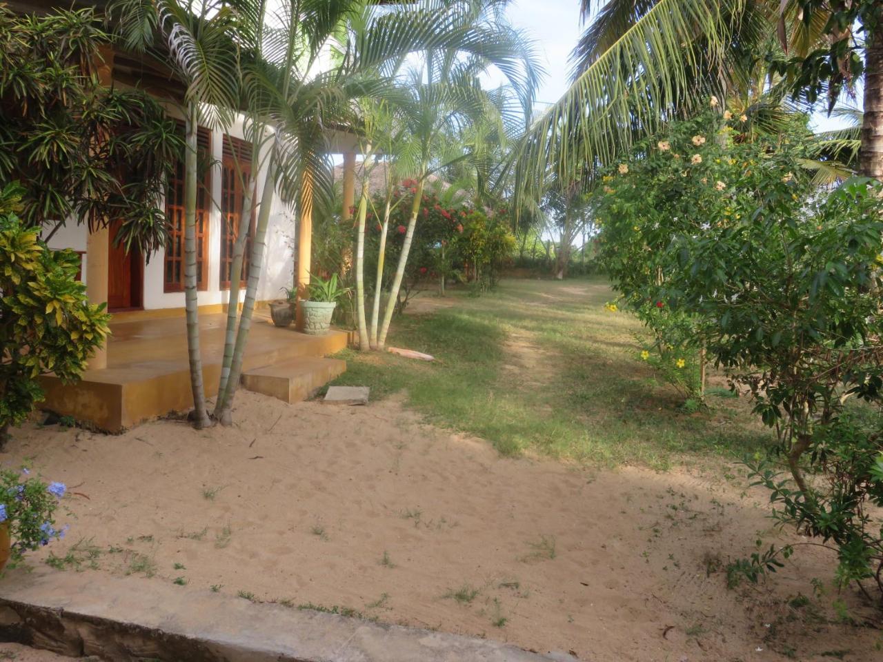 Beach Lagoon Guesthouse Тангале Екстериор снимка