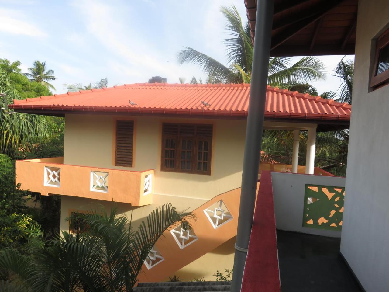 Beach Lagoon Guesthouse Тангале Екстериор снимка