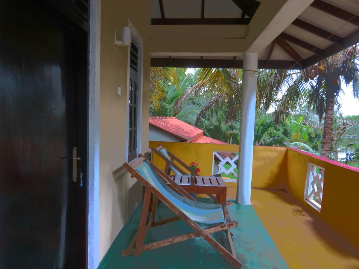 Beach Lagoon Guesthouse Тангале Екстериор снимка