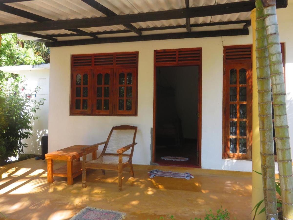 Beach Lagoon Guesthouse Тангале Екстериор снимка