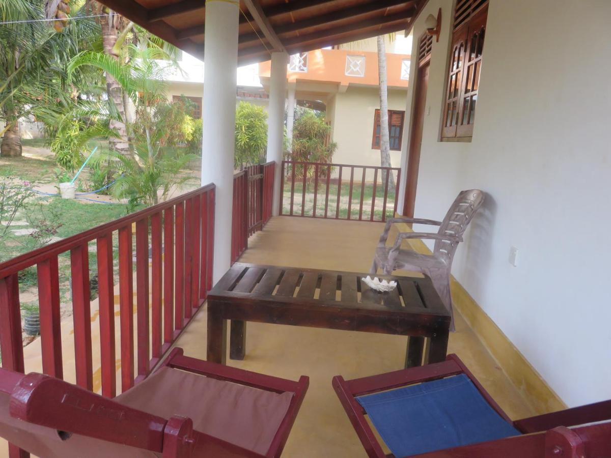 Beach Lagoon Guesthouse Тангале Екстериор снимка